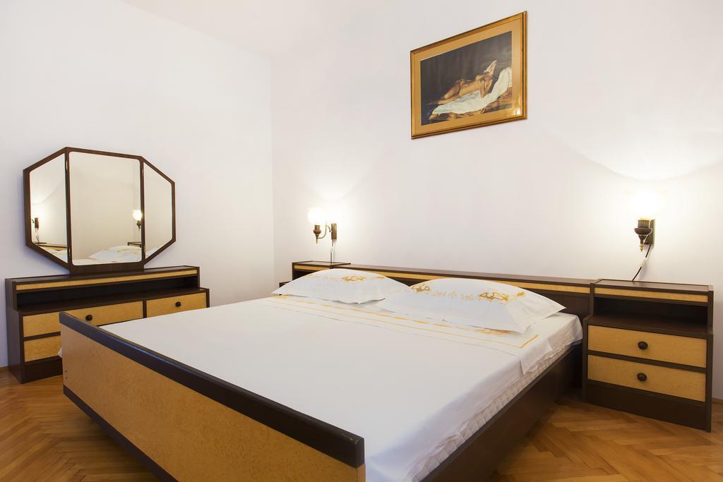 San Apartments Slatine Buitenkant foto